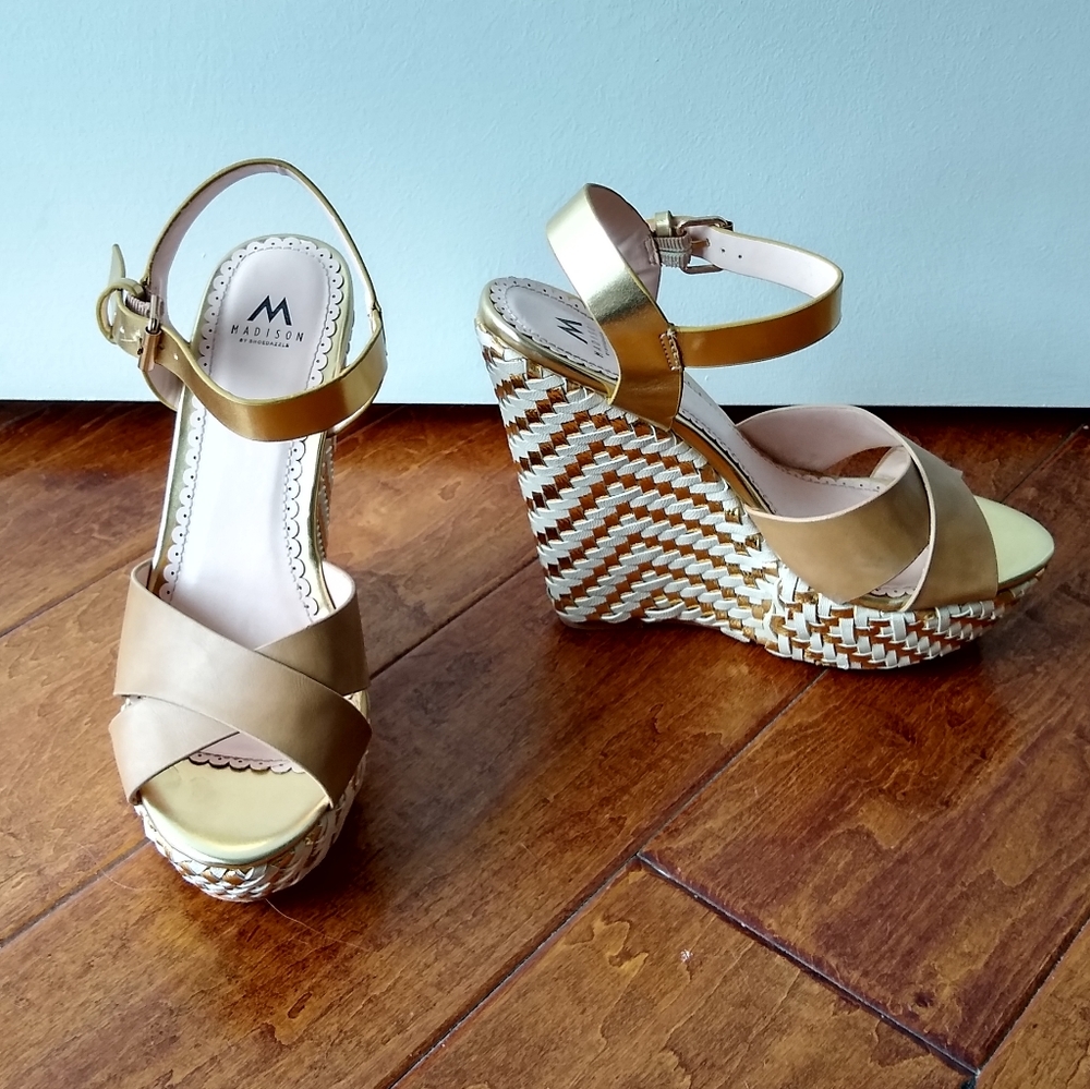 💙make offer anthro madison gold white woven wedge